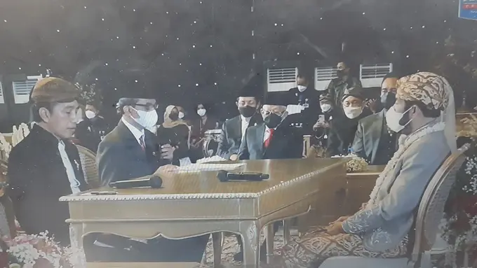 Pernikahan Adik Jokowi dan ketua Mk