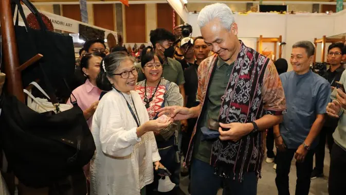 Bakal Capres Ganjar Pranowo menghadiri pameran International Handicraft Trade Fair (Inacraft) di JCC Senayan, Jakarta. (Foto: Tim Ganjar Pranowo)