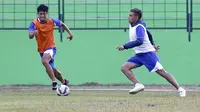 Berapa target gol Cristian Gonzales saat Arema jamu Sriwijaya FC di semifinal Piala Presiden?