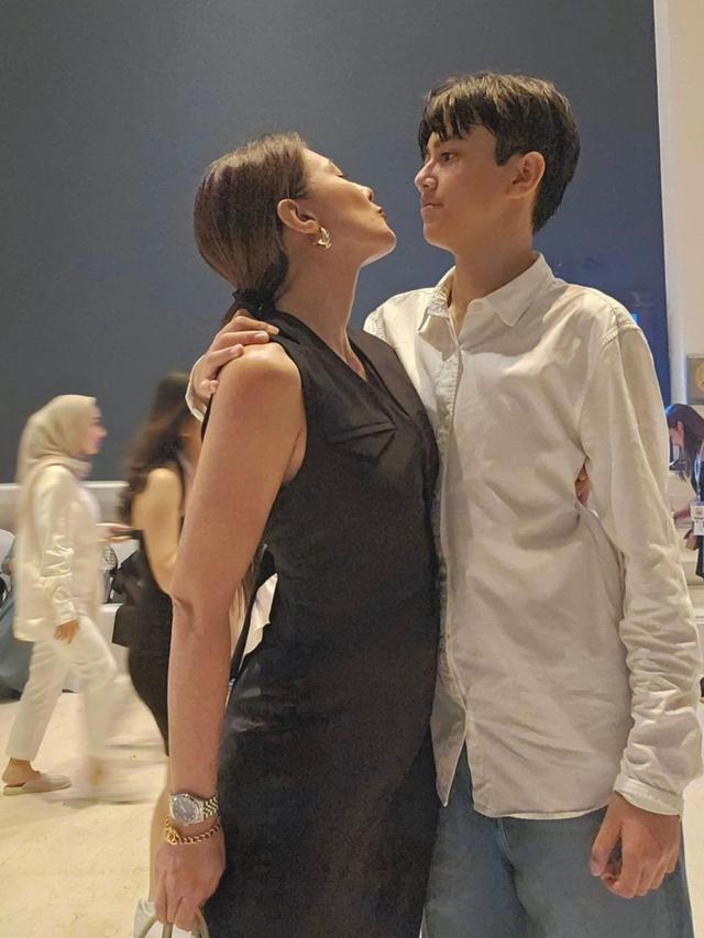 Wulan Guritno dan Jeremiah Alric di ajang World Scholar's Cup 2024 (Instagram/@wulanguritno)