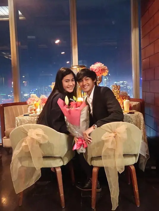 Perubahan yang dirasakan Felicia, sang kekasih berubah menjadi romantis. Hal tiu membuat Feli berpikir.  Apalagi selama ini pasangan ini tak pernah merayakan secara mewah saat anniversary. (Instagram/hitocaesar)