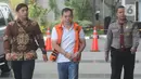 Pengacara Alfin Suherman tiba untuk menjalani pemeriksaan di kantor KPK, Jakarta, Jumat (15/11/2019). Alfin Suherman merupakan tersangka pemberi dugaan suap ke Asisten Tindak Pidana Umum Kejaksaan Tinggi DKI Agus Winoto terkait penanganan perkara di PN Jakarta Barat. (merdeka.com/Dwi Narwoko)