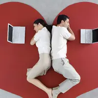 Meski kalau sudah cinta lautan bisa diseberangi, jika 5 tanda ini ada di kamu atau pasanganmu lebih baik lupakan saja ide 'LDR'.