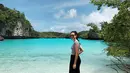 Menjalani syuting film Kapal Goyang Kapten, gadis kelahiran Malang ini tidak melewatkan kesempatan tersebut sekalian untuk berlibur. Sembari syuting, ia menikmati keindahan alam di Tual, Maluku dengan pantainya yang begitu jernih. (Liputan6.com/IG/@yukikt)