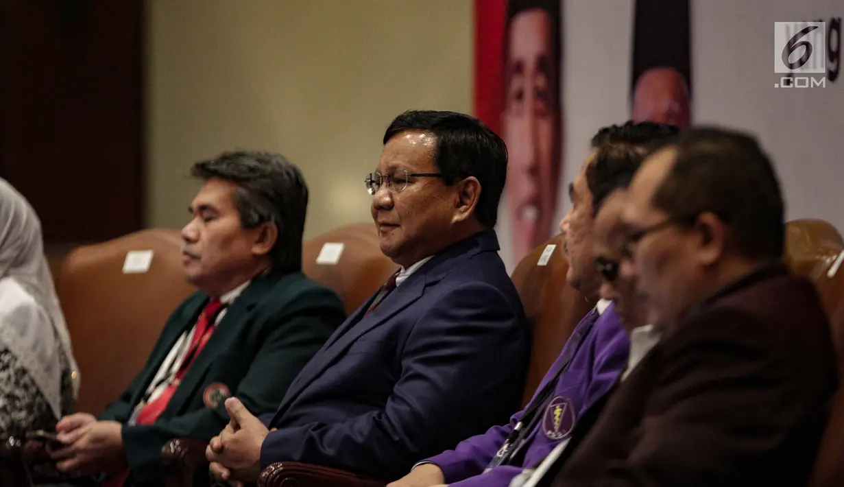 Calon Presiden nomer urut 02 Prabowo Subianto saat menghadiri Dialog Silaturahmi Paslon Presiden dan Wakil Presiden bersama Komunitas  Kesehatan di Gedung Bidakara, Jakarta, Kamis (28/2). (Liputan6.com/Faizal Fanani)