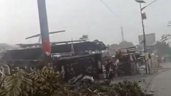 Puting Beliung Bogor Lemparkan Sayap Pesawat, Rumah Warga Porak-poranda