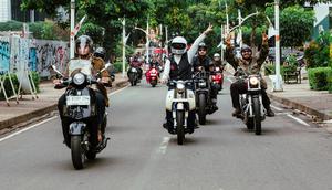 Riding bareng dalam acara Motul IPONE Friends and Family  terasa berbeda dan istimewa karena mengusung tema Vintage Style. (ist)