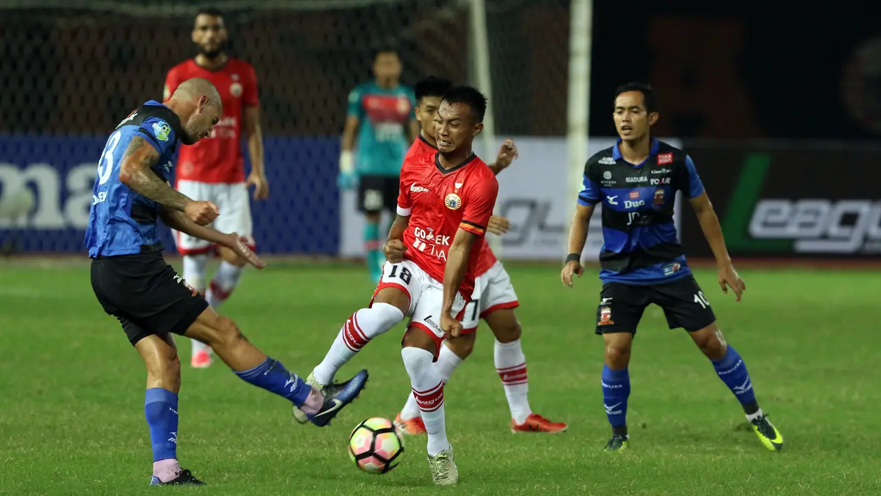 Persija Jakarta menghadapi Madura United pada lanjutan Liga 1 di Stadion Patriot, Bekasi, Kamis (4/5/2017) malam WIB. Persija takluk 0-1. 
