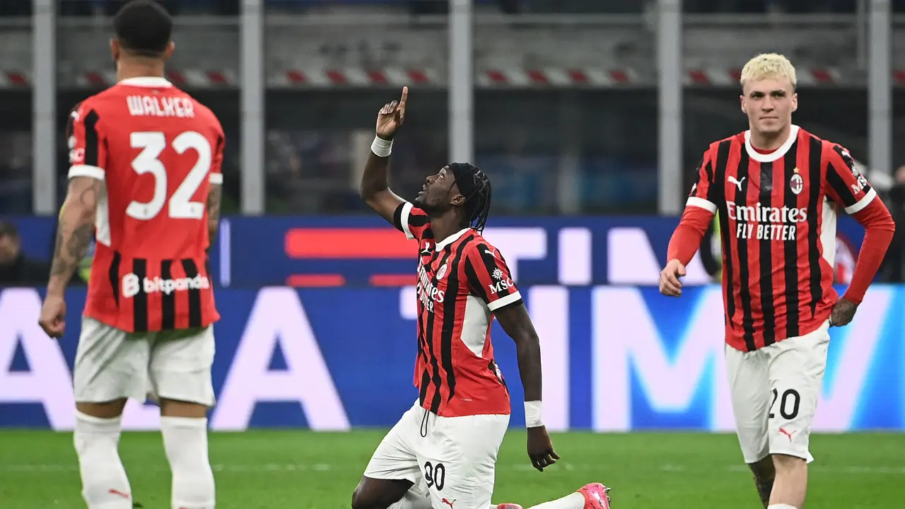 Tammy Abraham merayakan gol saat AC Milan melawan Inter Milan di Coppa Italia