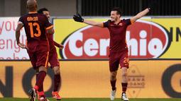  Alessandro Florenzi (kanan) menjadi salah satu pencetak gol kemenangan timnya pada pekan ke-24 Liga Serie A Italia.  (EPA/Filippo Venezia)