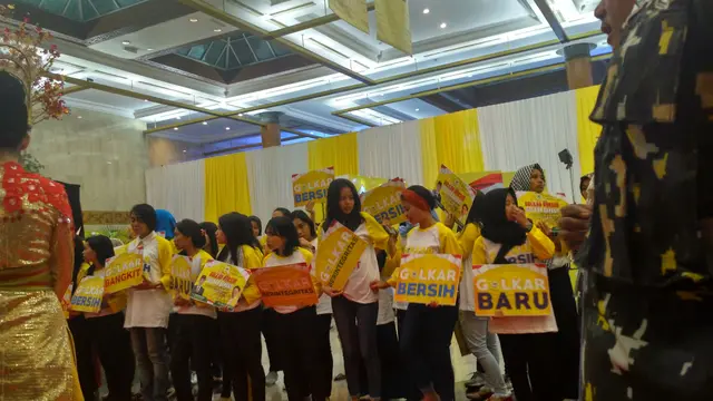 Tim Hore menyambut Jusuf Kalla dan Airlangga Hartarto di Munaslub Partai Golkar
