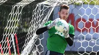 Kiper Manchester United, David de Gea, mengikuti sesi latihan di Universitas California, AS, Jumat (14/7/2017). Skuad Setan Merah akan tampil di turnamen pramusim bertajuk International Champions Cup. (AFP/Robyn Beck)