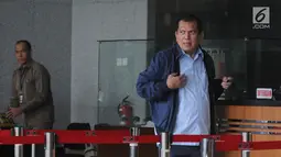 Mantan anggota DPR periode tahun 2009-2014, Chairuman Harahap usai menjalani pemeriksaan di gedung KPK, Jakarta, Selasa (10/7). Politisi dari Partai Golkar ini diperiksa sebagai saksi untuk tersangka Markus Nari. (Merdeka.com/Dwi Narwoko)
