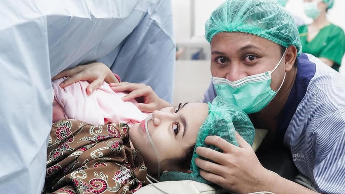 Mahalini dan Rizky Febian Sambut Kelahiran Anak Pertama, Ini Arti Namanya