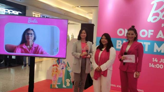Dibuatkan Boneka Barbie, Butet Manurung Juga Jadi Mentor Bagi Anak-Anak ASEAN