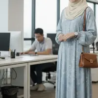Contoh Gamis untuk Wanita Muslim yang Bekerja/Gemini AI