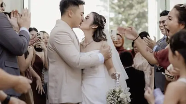 Tampilan Elegan Gritte Agatha Pemberkatan Pernikahan Bersama Arif Hidayat