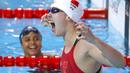 Ekspresi perenang Tiongkok, Fu Yuanhui, setelah memenangi nomor 50m gaya punggng putri Kejuaraan Dunia Akuatik 2015 di Kazan, Rusia. (6/8/2015). (Reuters/Michael Dalder)
