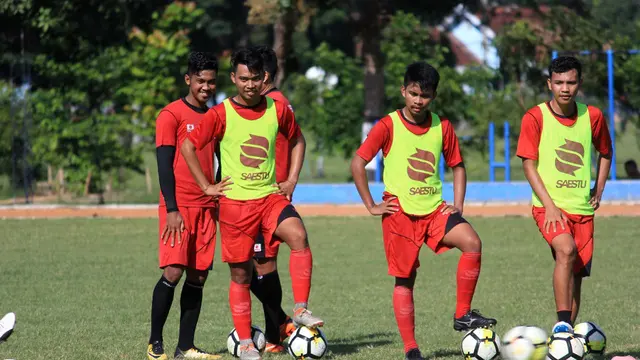 Persis Solo