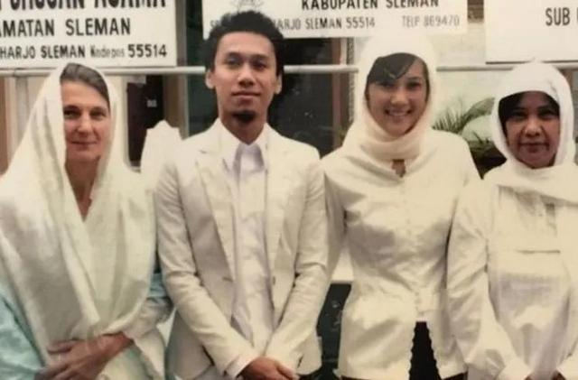 12 Artis ini buktikan menikah di KUA tetap sakral dan berkesan