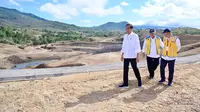 Presiden Joko Widodo atau Jokowi mengatakan pembangunan Bendungan Mbay di Nusa Tenggara Timur (NTT) telah dimulai sejak akhir tahun 2021 dan ditargetkan akan selesai pada akhir tahun 2024. (Lizsa Egeham)