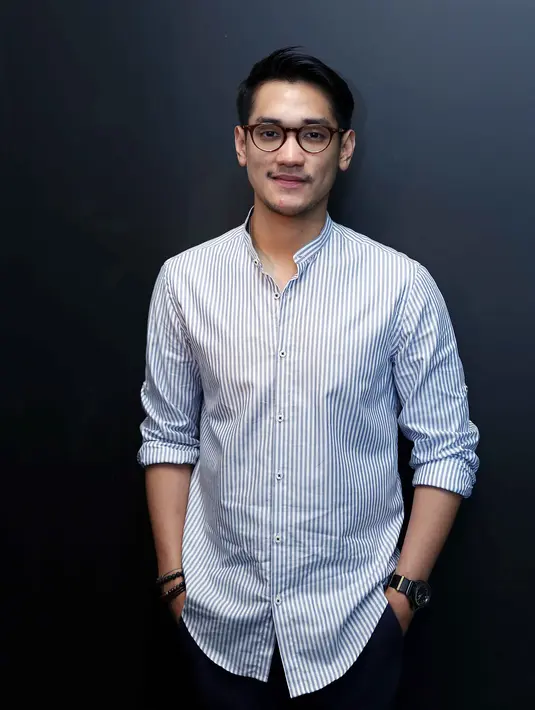 "Ocha (Rossa) juga yang termasuk lumayan vokal dalam karier saya. Setiap ada satu hal yang menurut dia bagus, selalu disampaikan ke saya," tambahnya. (Nurwahyunan/Bintang.com)