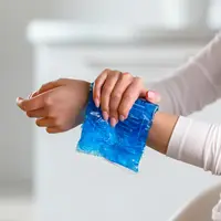 ilustrasi cara membuat kompres es batu/DimaBerlin/shutterstock