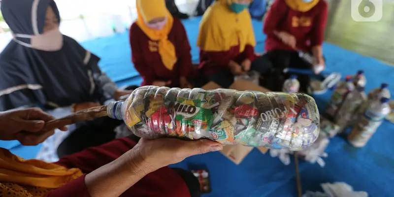 Kreativitas Warga Pulau Harapan dalam Mengurangi Volume Sampah Plastik