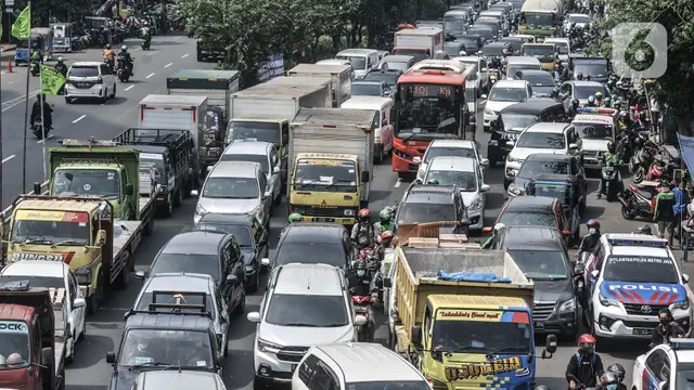 Suasana Penyekatan PPKM Darurat di Jalan Basuki Rahmat