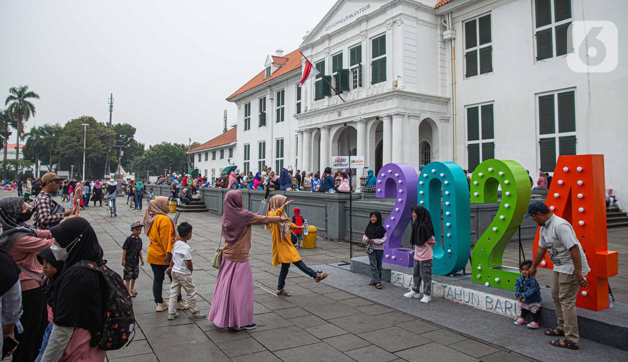 <p>Kota Tua, Jakarta, masih menjadi magnet wisata murah meriah bagi wisatawan. (Liputan6.com/Faizal Fanani)</p>