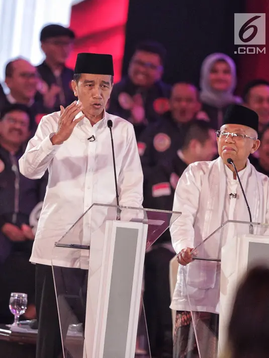 Capres dan Cawapres nomor urut 01 Joko Widodo-Ma'ruf Amin memaparkan visi misi di Debat Capres Pilpres 2019 pertama di Jakarta, Kamis (17/1). Debat perdana ini mengangkat tema hukum, hak asasi manusia, terorisme, dan korupsi. (Liputan6.com/Faizal Fanani)