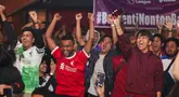 Malam Gemuruh laga Premier League antara Manchester United (MU) kontra Liverpool yang digelar komunitas suporter Liverpool Bigred wilayah Bekasi bekerja sama dengan Vidio, Bola.com dan Bola.net sebagai sponsor berlangsung dengan penuh kemeriahan di Restoran Omma, Bekasi, Minggu (7/4/2024).  Sorakan Bigreds yang meriah sepanjang pertandingan menambah warna pertandingan yang berakhir imbang 2-2.  (Bola.com/Abdul Aziz)