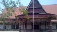 Bangunan ini sudah lama tidak gunakan semenjak Batam masuk dalam Provinsi kepri (2004).