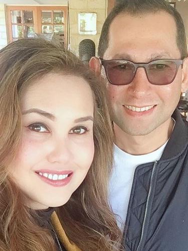 Ungkapan Kebahagiaan Cindy Claudia Saat Ulang Tahun Pernikahan Ke 20 News Entertainment Fimela Com