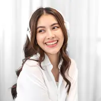 Perempuan menjalani hidup./Copyright&nbsp;shutterstock.com/g/Natdanai+Pankong