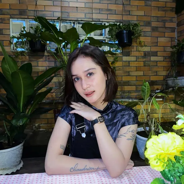 Luna Alhamdy Dekat Virgoun