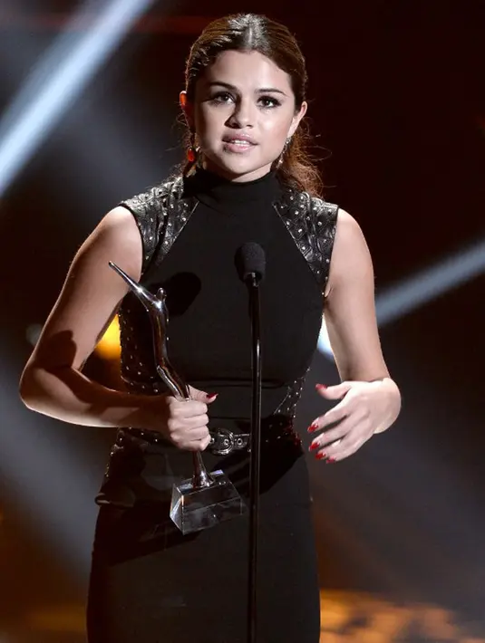 Kebahagian di antara Selena Gomez dan The Weeknd saat baru menjalin hubungannya beberapa waktu lalu, ternyata menjadi luka bagi Bella Hadid. Sebagai mantan pacar The Weeknd, Bella tak menyangka ini terjadi. (AFP/Bintang.com)