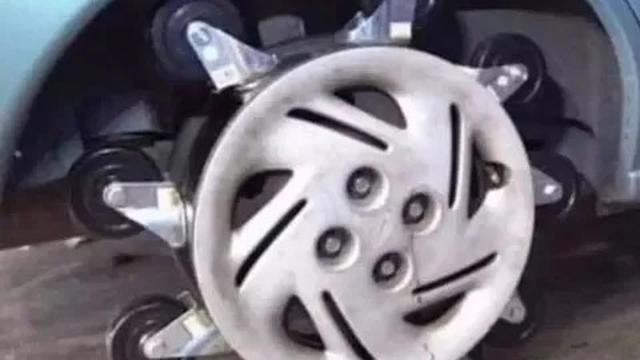 7 Cara Nyeleneh Orang Ganti Roda Mobil dalam Keadaan Darurat Ini Kreatif Banget