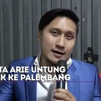 Arie Untung menceritakan serunya mudik lebaran ke Palembang, Jakarta Selatan.