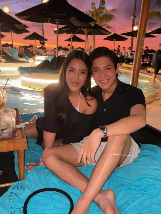 <p>Meski begitu, baik Teuku Rassya maupun Cleantha sama sekali tak mau menggubris cibiran jahat netizen. (FOTO: instagram.com/teukurassya/)</p>