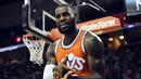 Pemain Cleveland Cavaliers, LeBron James #23 melakukan protes kepada wasit saat timnya melawan Charlotte Hornets pada laga NBA di Quicken Loans Arena, (10/12/2016). (Reuters/Ken Blaze-USA TODAY Sports)