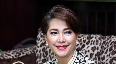 Widyawati Kenang Kebersamaan Dengan Almarhum Sophan Sophiaan News Entertainment Fimela Com