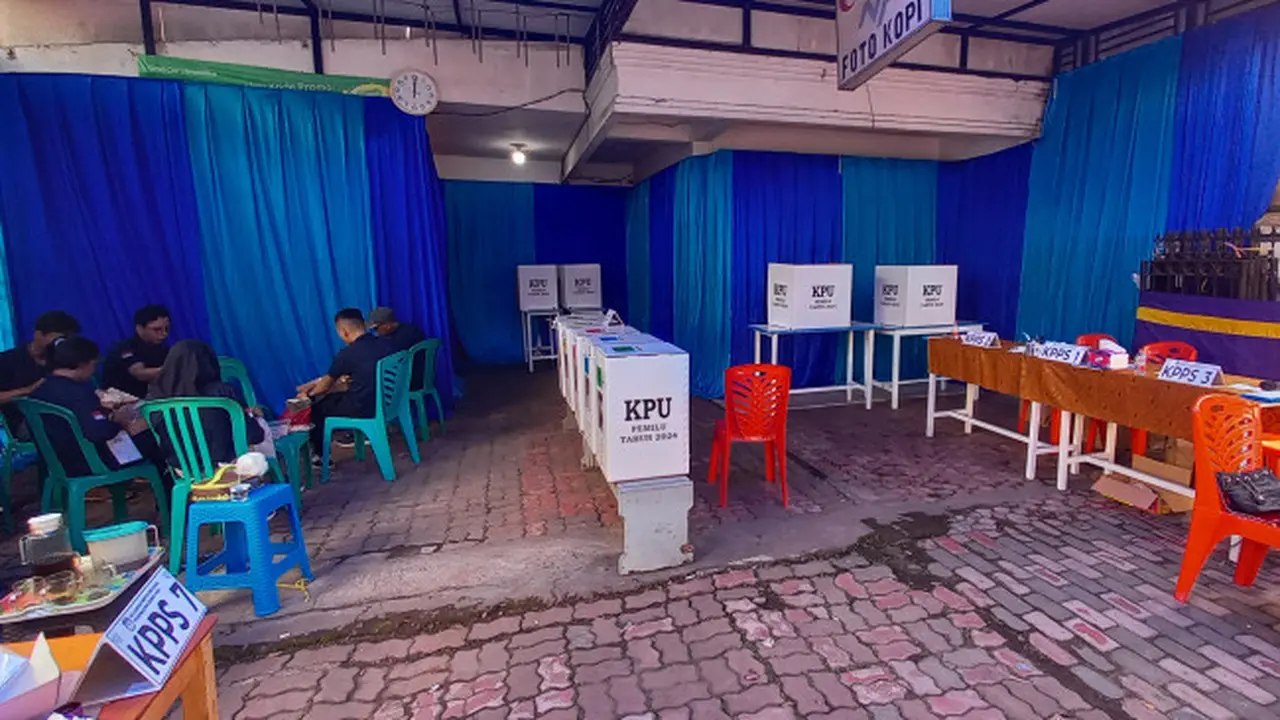 Sejumlah TPS Kota Malang Stop Coblosan Sementara Karena Kurang Surat Suara Capres