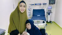 Oki Setiana Dewi dan Ibu (Foto: Instagram/ okisetianadewi)