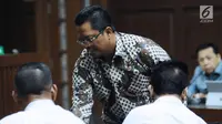 Wakil Ketua MPR dari Partai Golkar, Mahyudin usai menjadi saksi pada sidang lanjutan dugaan korupsi proyek e-KTP dengan terdakwa Setya Novanto di Pengadilan Tipikor, Jakarta, Kamis (15/3). Mahyudin saksi yang meringankan. (Liputan6.com/Helmi Fithriansyah)