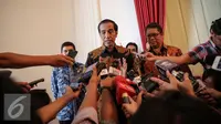 Presiden Joko Widodo memberikan keterangan pers terkait kisruh pencatutan namanya dan wapres Jusuf Kalla di Istana Negara, Jakarta, Rabu (18/11/2015). Kasus tersebut kini sudah dibawa ke Mahkamah Kehormatan Dewan (MKD). (Liputan6.com/Faizal Fanani)