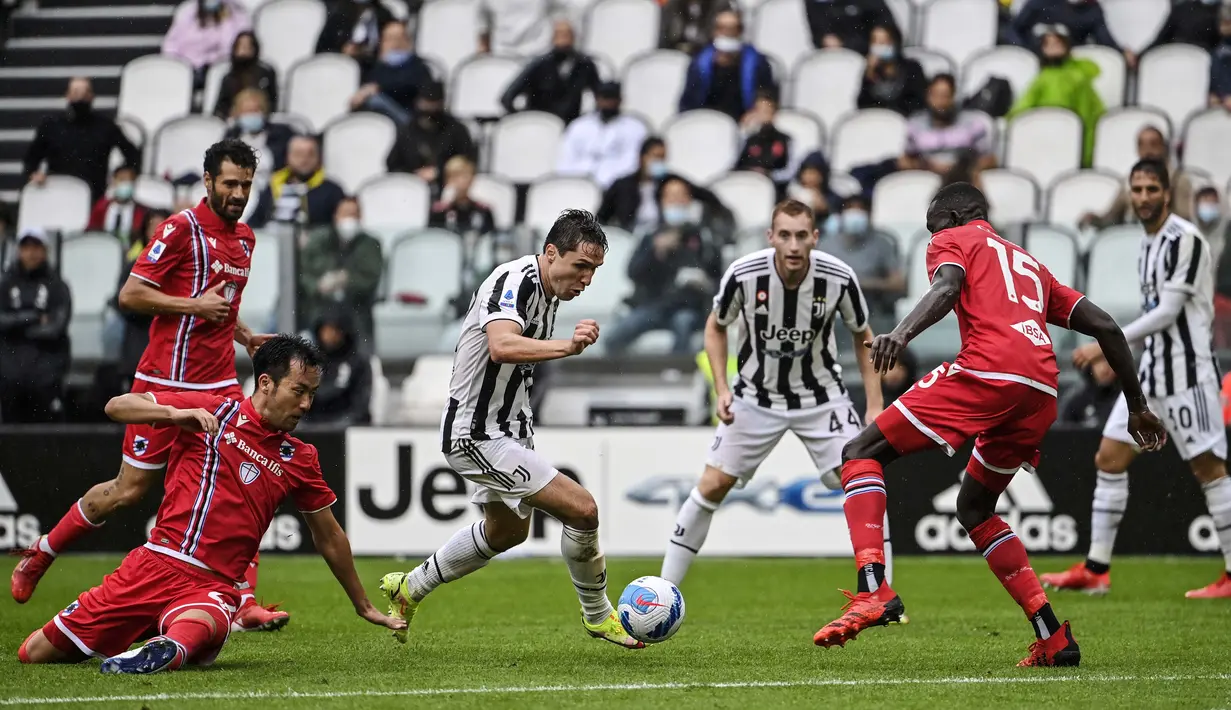 Begitupun usaha yang dilakukan oleh Federico Chiesa belum mampu membuahkan gol untuk si Nyonya Besar. (AFP/Alberto Pizzoli)