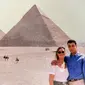 Foto Christi dan Wahid di Piramida Mesir (Tangkapan layar dari website cnn.com)