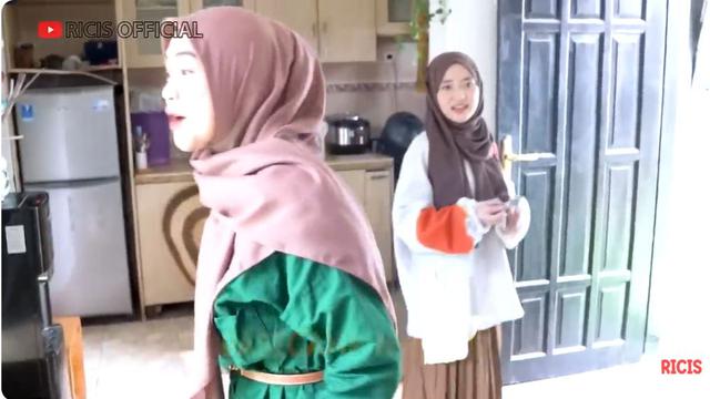 8 Potret Markas Nissa Sabyan dan Tim Gambusnya, Dipenuhi Kreativitas Anggota