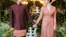 <p>Drajat lengkapi busana lamarannya dengan kain songket sebagai sarung di pinggang [@febbyrastanty]</p>